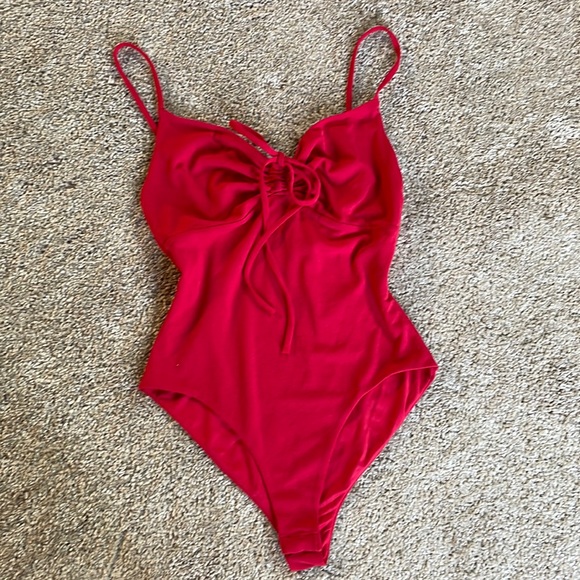 𝗡𝗪𝗧 Tiger mist red ruched bodysuit adjustable straps tie front helation S - Picture 3 of 11